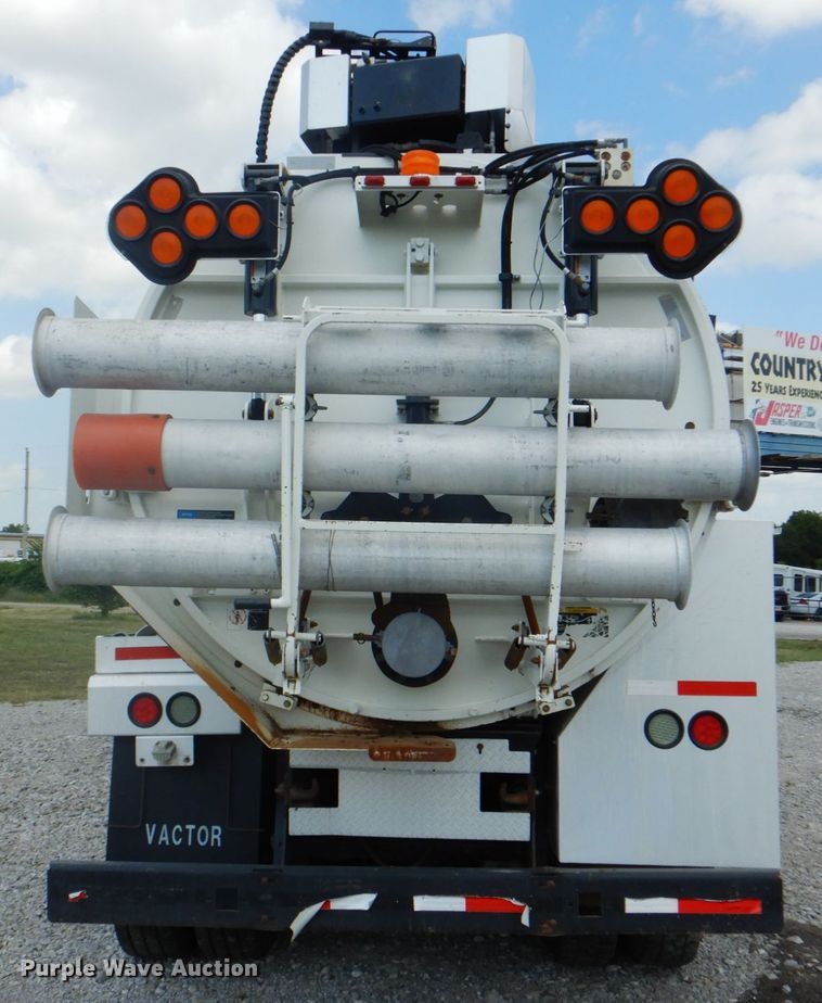 image for item HT9319 2011 International 7600  vacuum truck