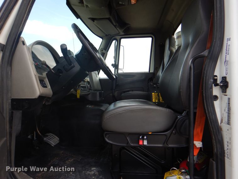 image for item HT9319 2011 International 7600  vacuum truck