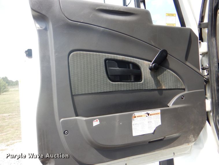 image for item HT9319 2011 International 7600  vacuum truck