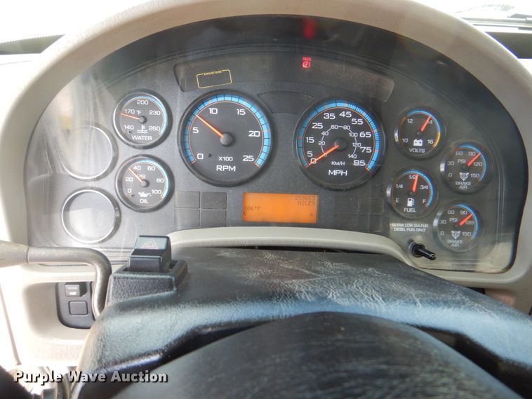 image for item HT9319 2011 International 7600  vacuum truck