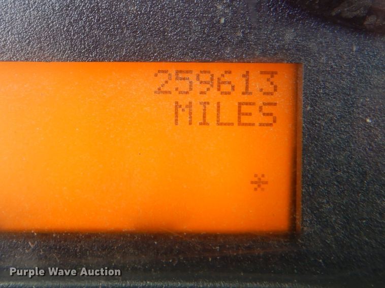 image for item HT9319 2011 International 7600  vacuum truck