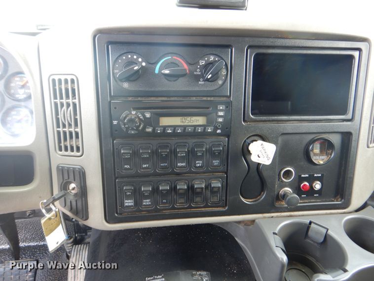 image for item HT9319 2011 International 7600  vacuum truck