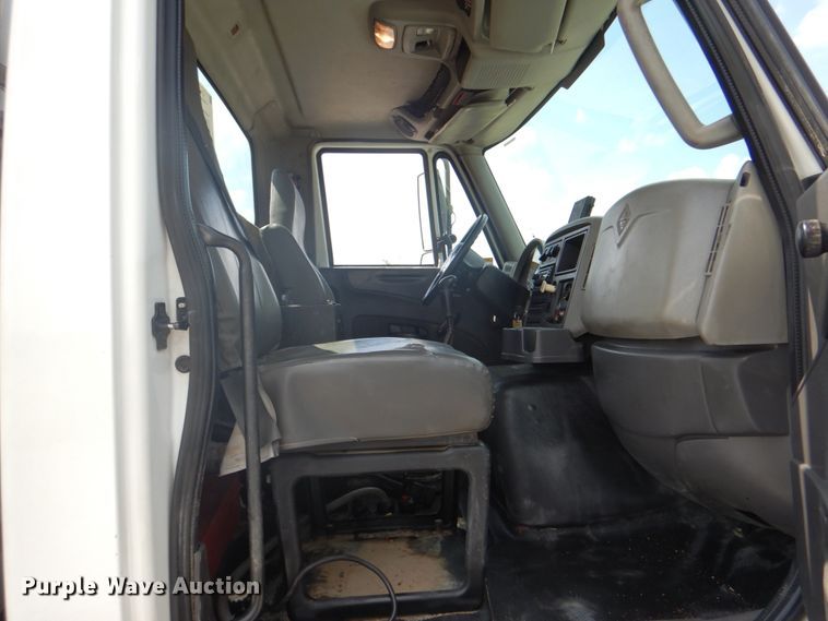 image for item HT9319 2011 International 7600  vacuum truck