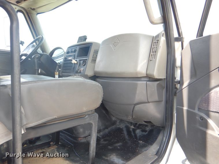 image for item HT9319 2011 International 7600  vacuum truck