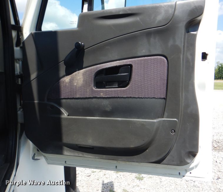 image for item HT9319 2011 International 7600  vacuum truck