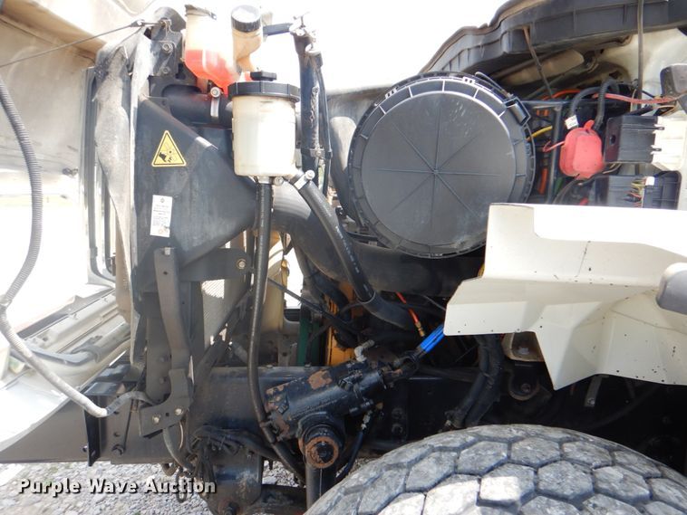 image for item HT9319 2011 International 7600  vacuum truck