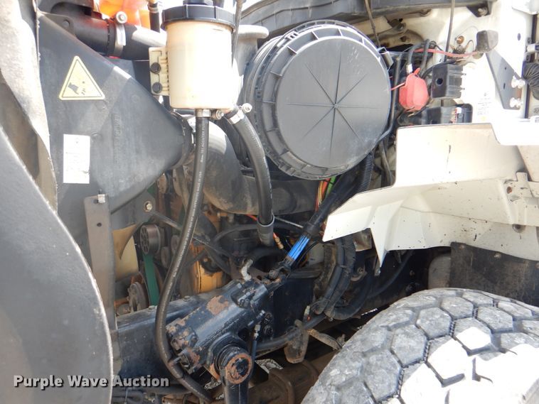 image for item HT9319 2011 International 7600  vacuum truck