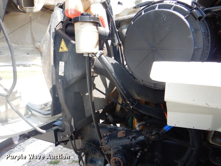 image for item HT9319 2011 International 7600  vacuum truck