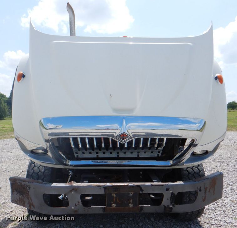 image for item HT9319 2011 International 7600  vacuum truck