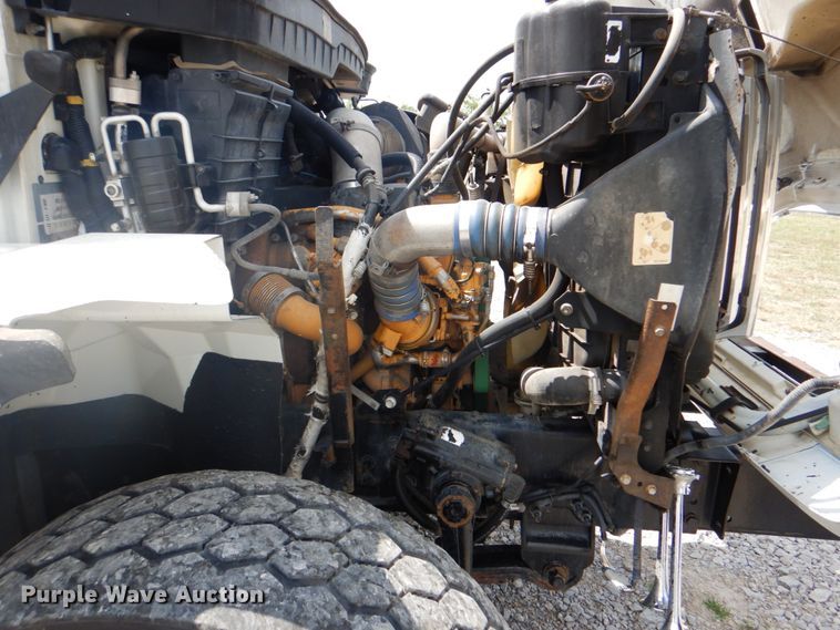 image for item HT9319 2011 International 7600  vacuum truck