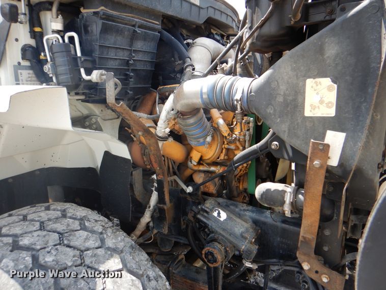 image for item HT9319 2011 International 7600  vacuum truck