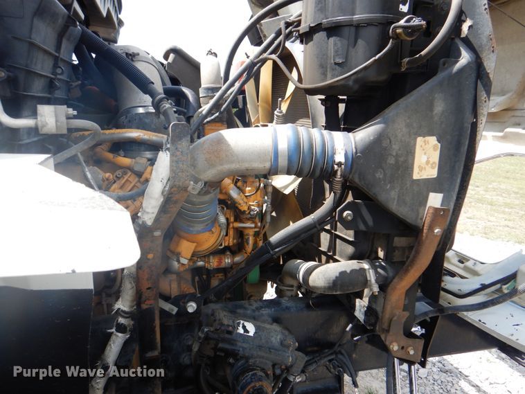 image for item HT9319 2011 International 7600  vacuum truck