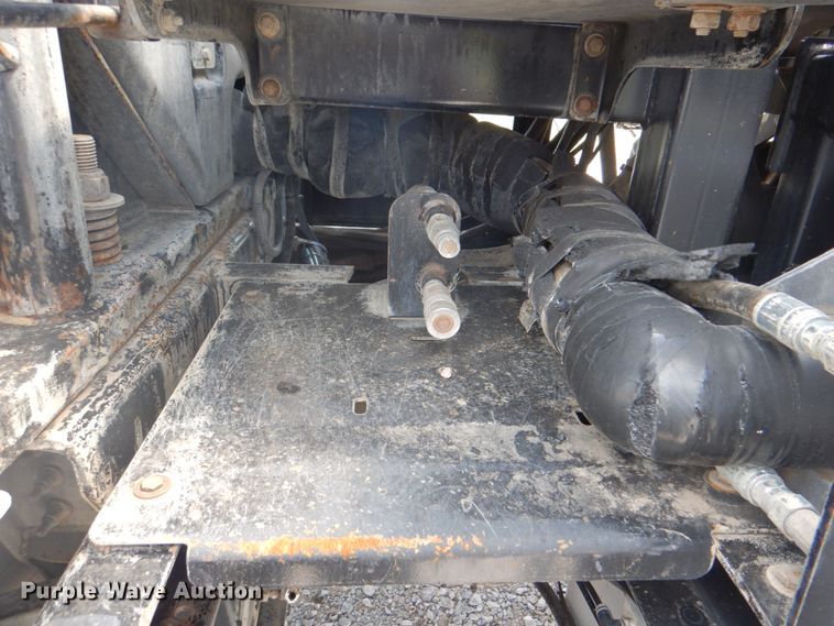 image for item HT9319 2011 International 7600  vacuum truck