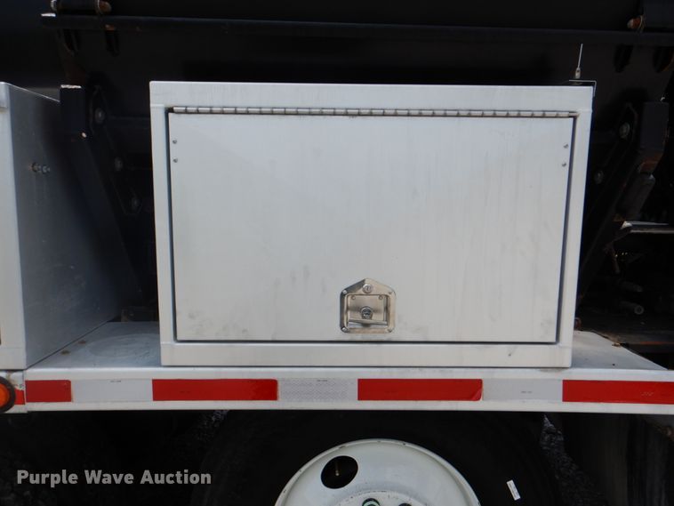 image for item HT9319 2011 International 7600  vacuum truck