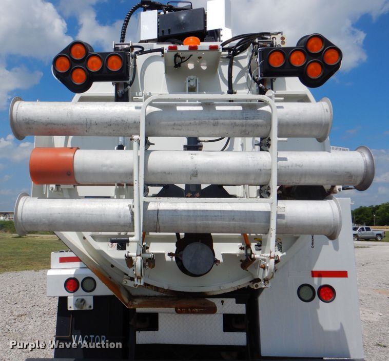 image for item HT9319 2011 International 7600  vacuum truck