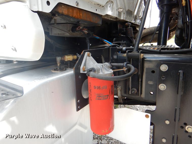 image for item HT9319 2011 International 7600  vacuum truck