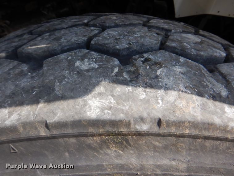 image for item HT9319 2011 International 7600  vacuum truck