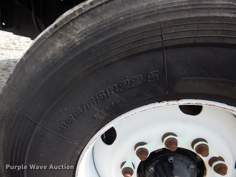 image for item HT9319 2011 International 7600  vacuum truck