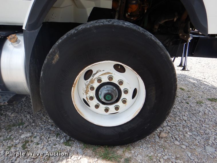 image for item HT9319 2011 International 7600  vacuum truck