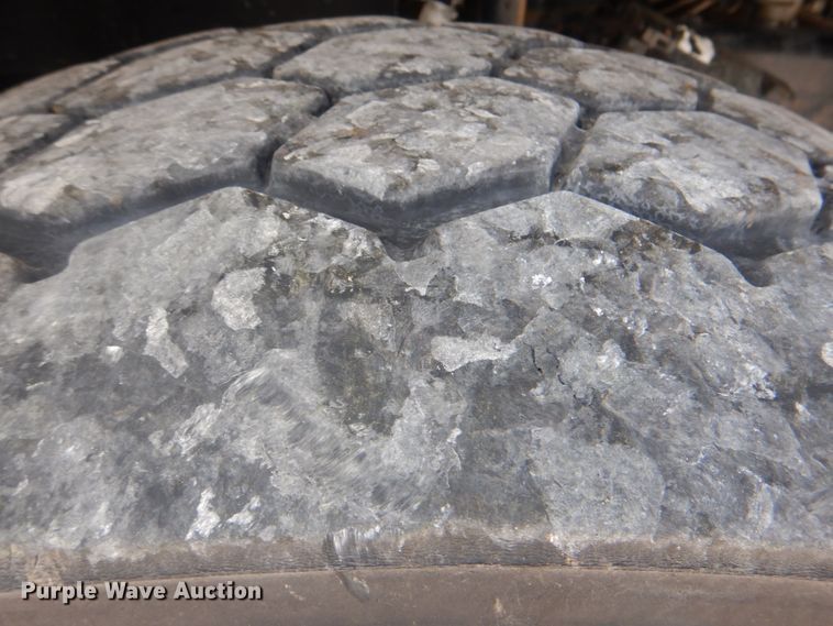 image for item HT9319 2011 International 7600  vacuum truck