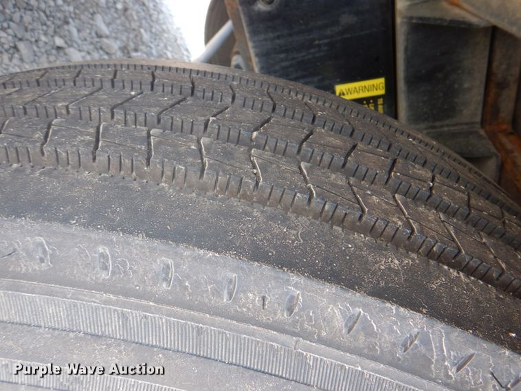 image for item HT9319 2011 International 7600  vacuum truck