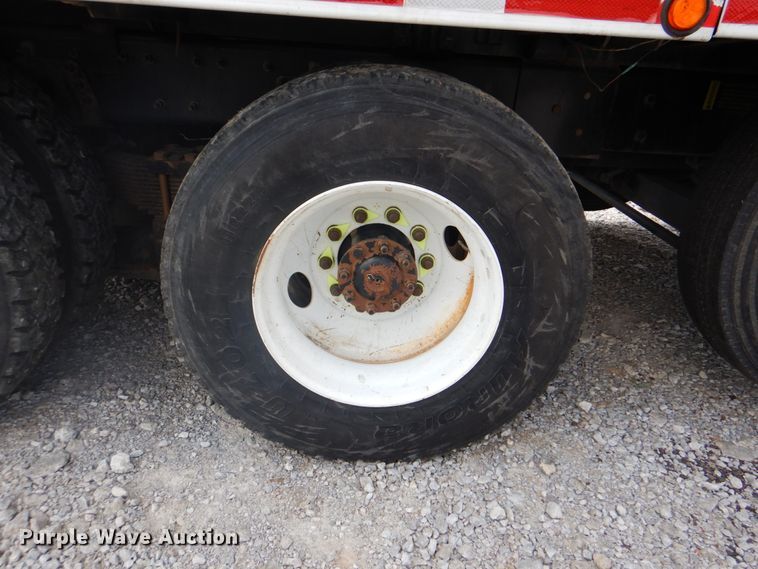 image for item HT9319 2011 International 7600  vacuum truck