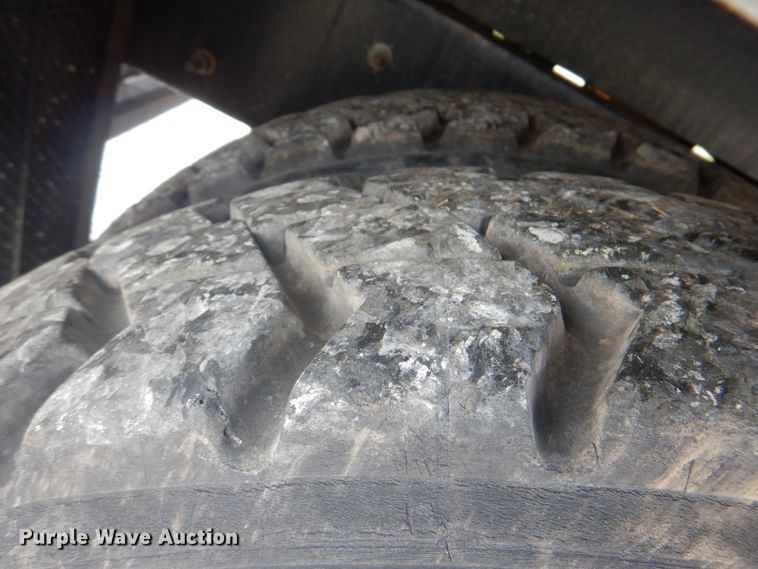 image for item HT9319 2011 International 7600  vacuum truck