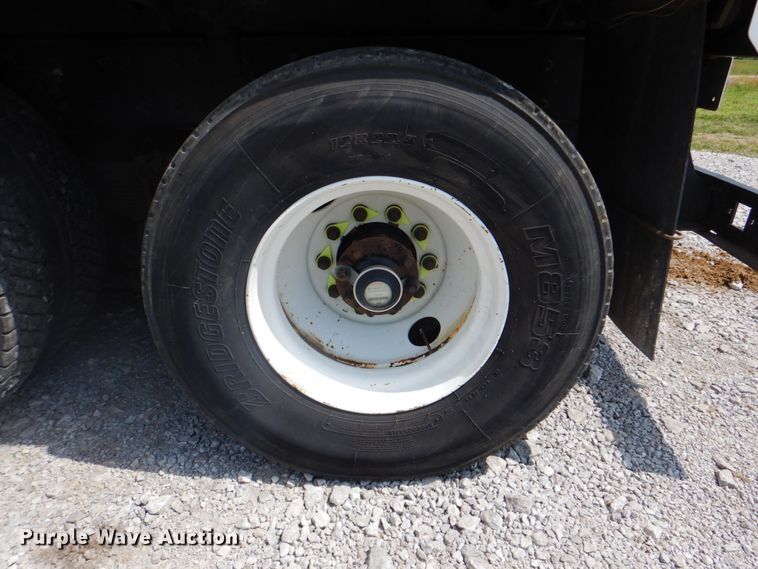 image for item HT9319 2011 International 7600  vacuum truck