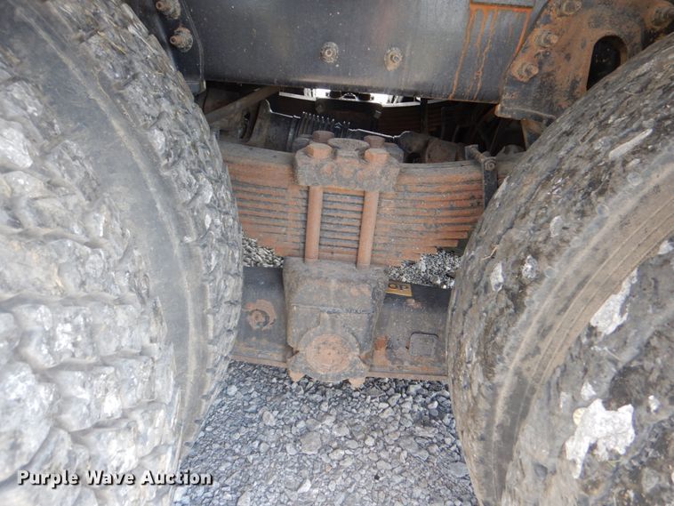 image for item HT9319 2011 International 7600  vacuum truck