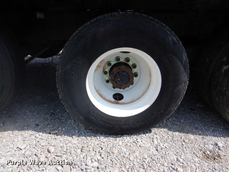 image for item HT9319 2011 International 7600  vacuum truck