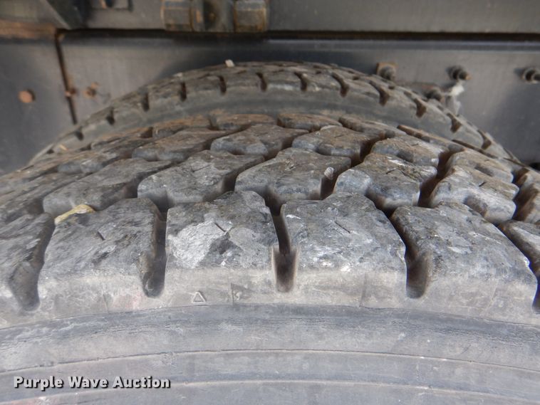 image for item HT9319 2011 International 7600  vacuum truck