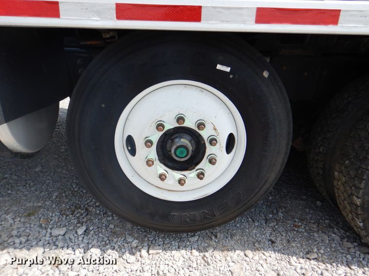 image for item HT9319 2011 International 7600  vacuum truck