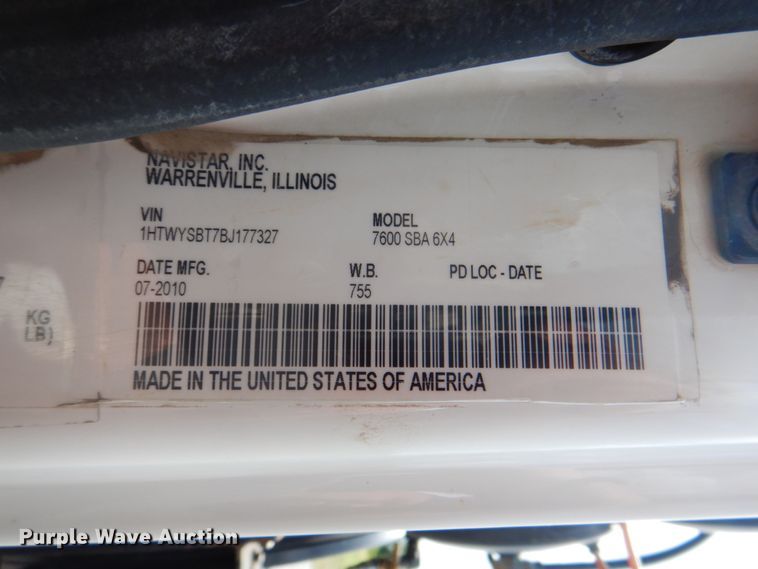 image for item HT9319 2011 International 7600  vacuum truck