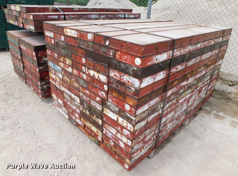 image for item HX9387 Approximately 118 concrete wall forms