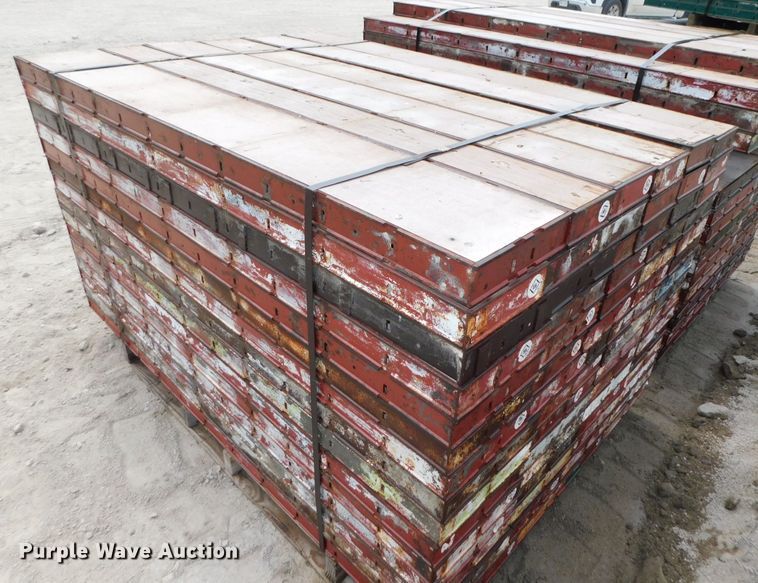 image for item HX9387 Approximately 118 concrete wall forms
