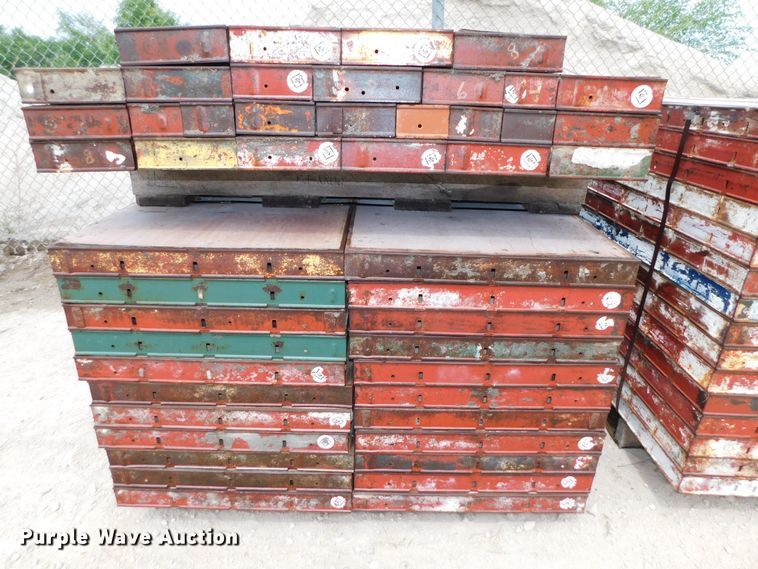 image for item HX9387 Approximately 118 concrete wall forms