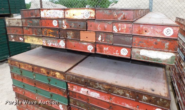 image for item HX9387 Approximately 118 concrete wall forms