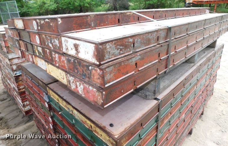 image for item HX9387 Approximately 118 concrete wall forms