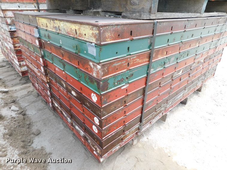 image for item HX9387 Approximately 118 concrete wall forms