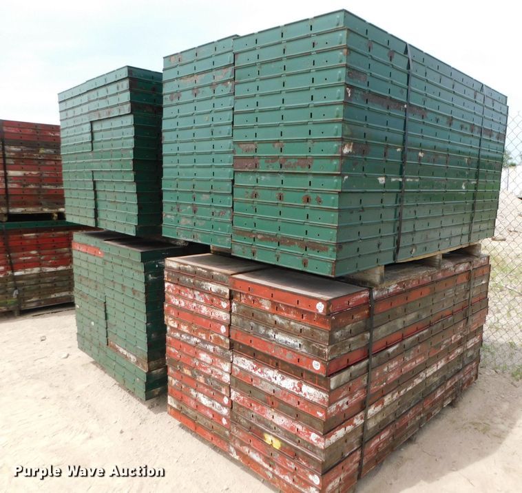 image for item HX9389 Approximately 120 concrete wall forms