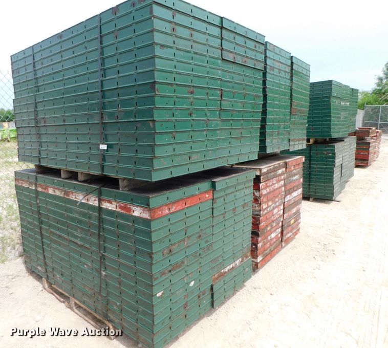 image for item HX9389 Approximately 120 concrete wall forms