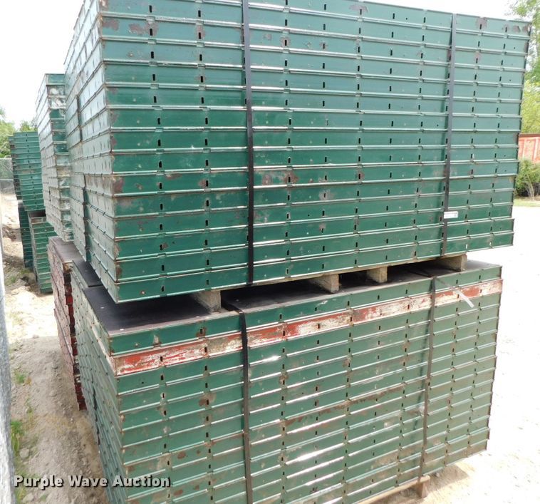 image for item HX9389 Approximately 120 concrete wall forms