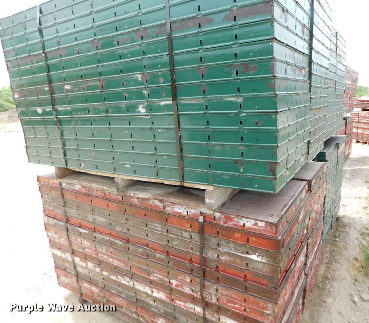 image for item HX9389 Approximately 120 concrete wall forms