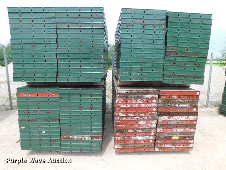 image for item HX9389 Approximately 120 concrete wall forms