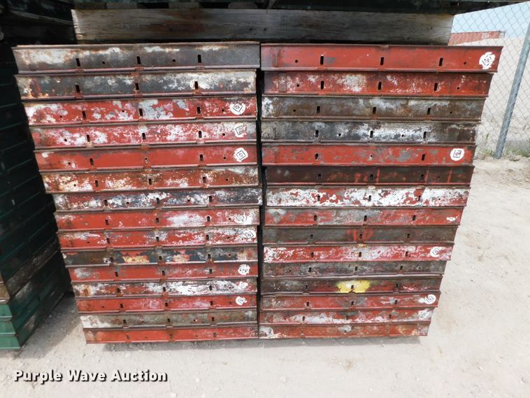image for item HX9389 Approximately 120 concrete wall forms