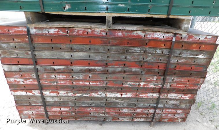 image for item HX9389 Approximately 120 concrete wall forms