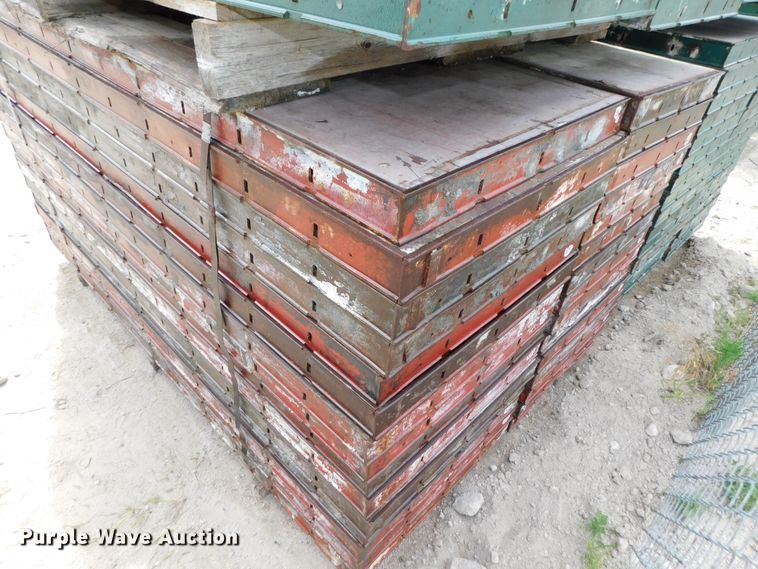 image for item HX9389 Approximately 120 concrete wall forms