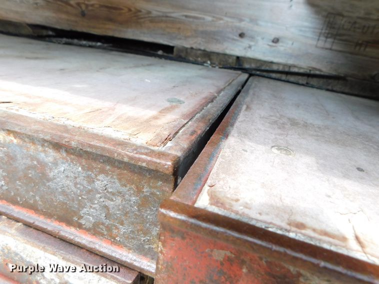 image for item HX9389 Approximately 120 concrete wall forms