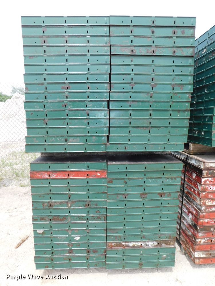 image for item HX9389 Approximately 120 concrete wall forms