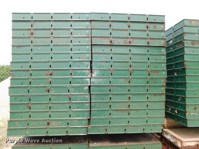 image for item HX9389 Approximately 120 concrete wall forms